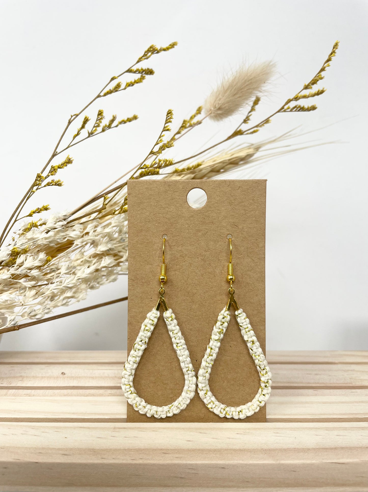 Boucles d’oreilles petites gouttes en macramé