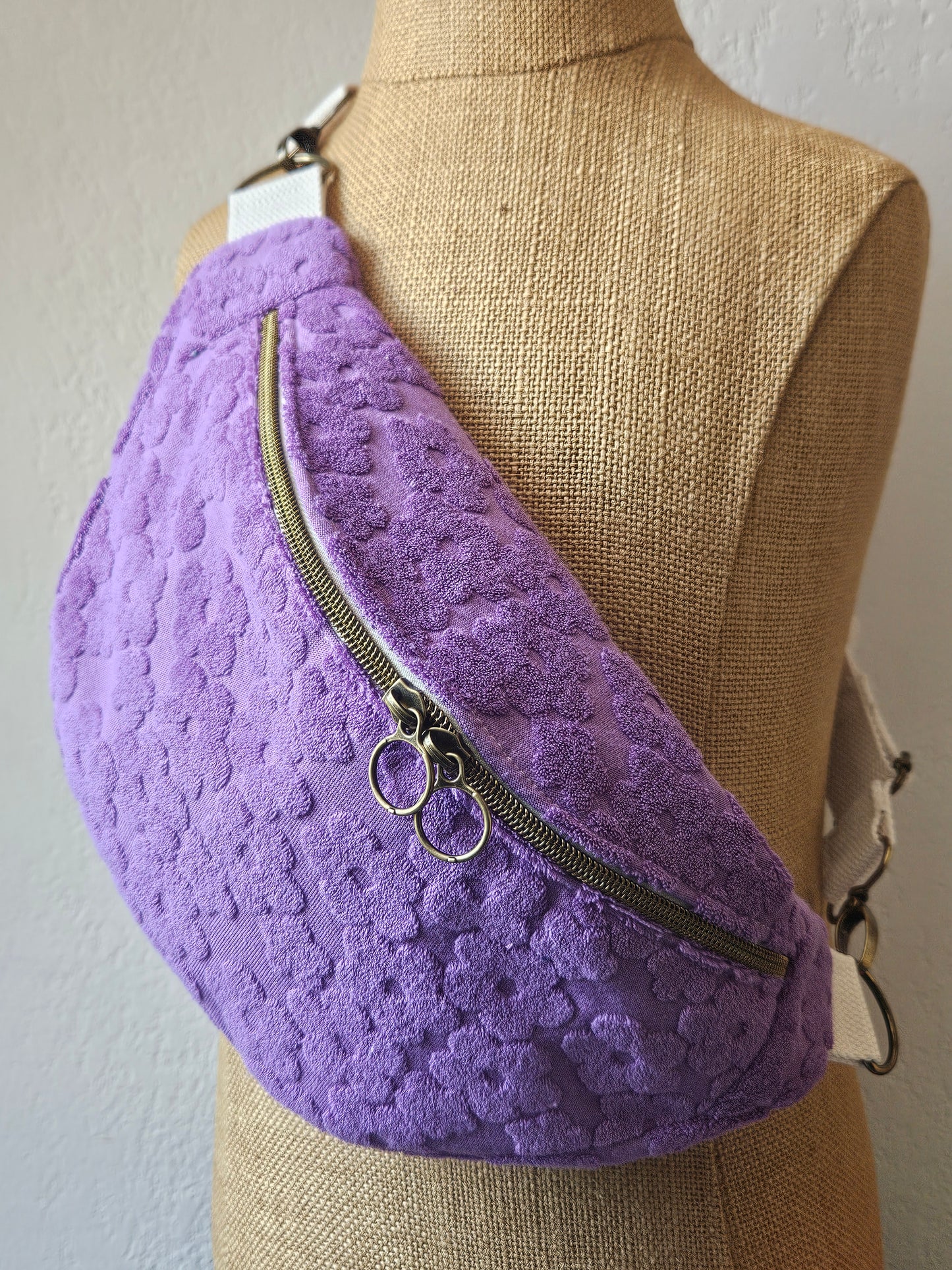 Sac banane fait main tissu éponge fleur violet