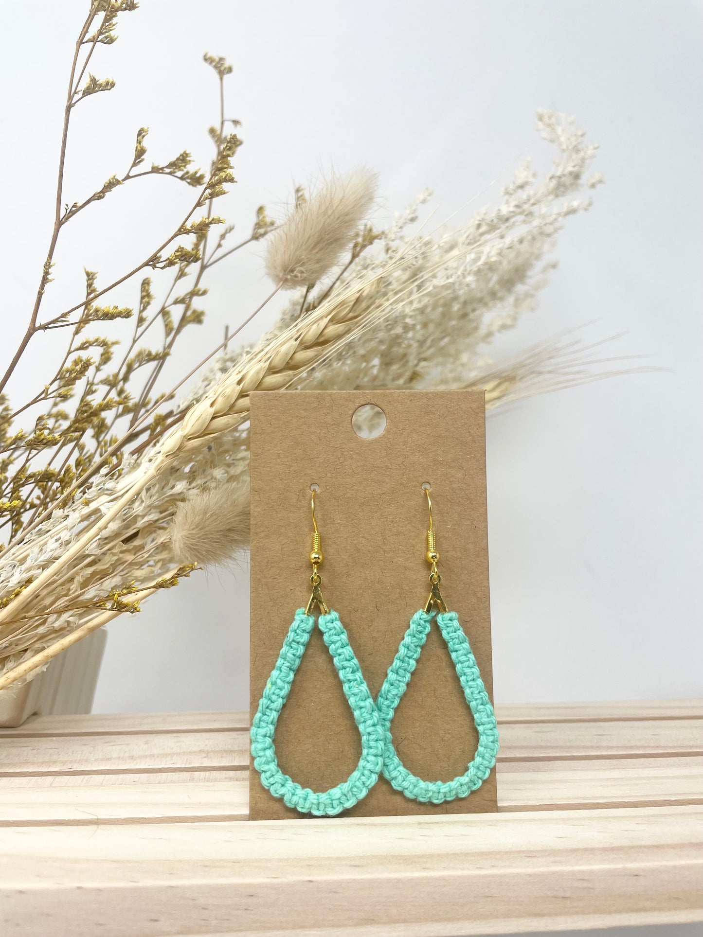 Boucles d’oreilles petites gouttes en macramé