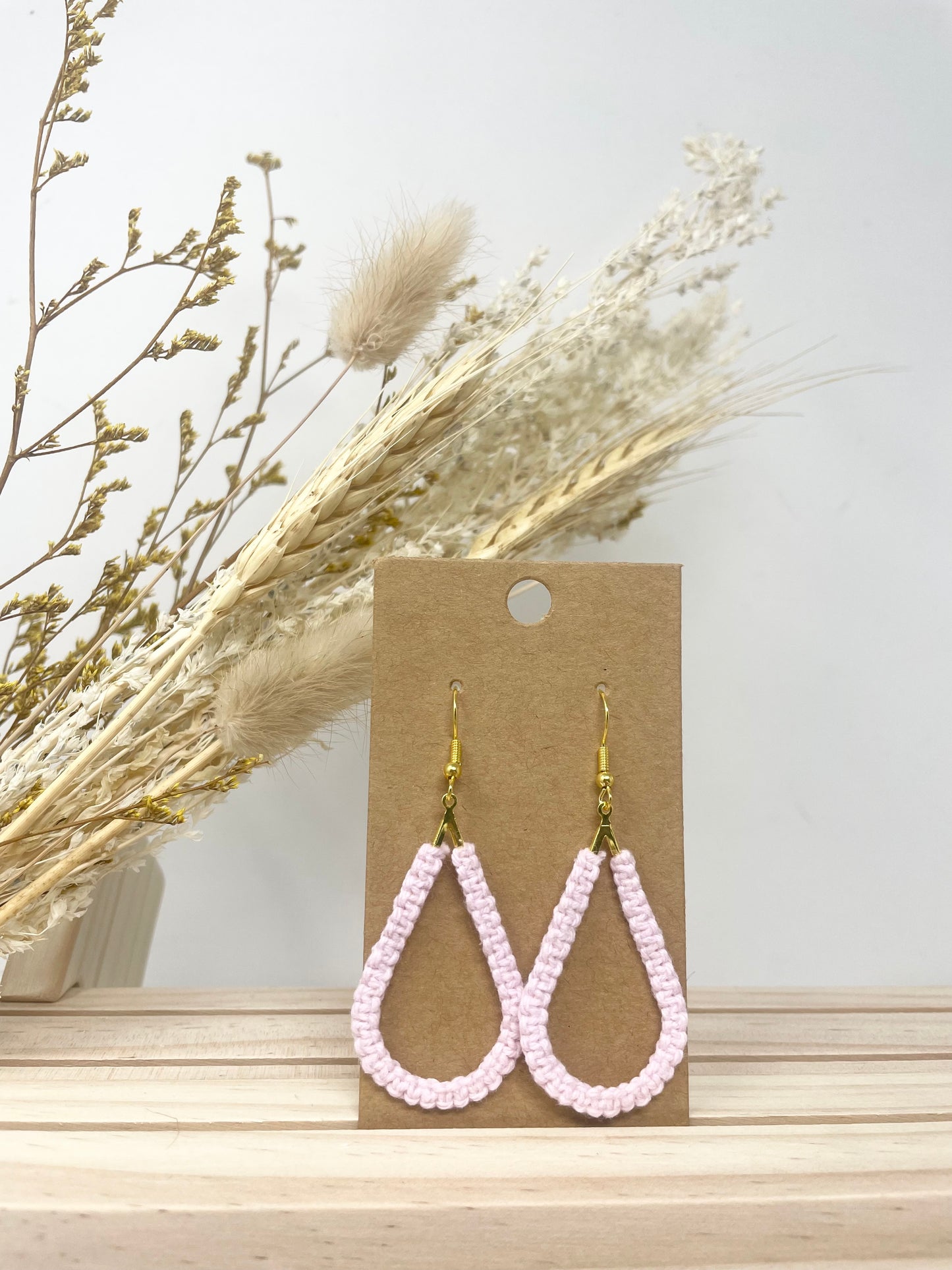 Boucles d’oreilles petites gouttes en macramé