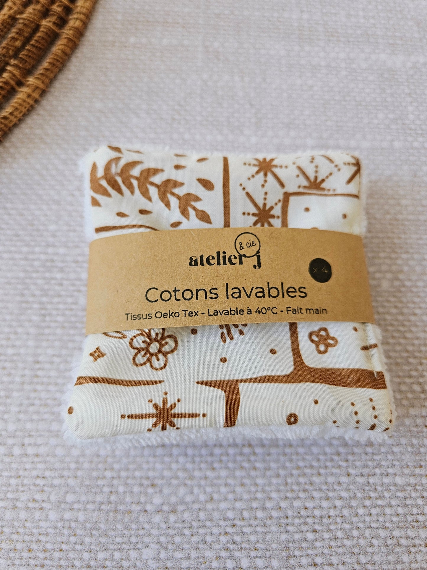 Coton démaquillant lavable fait main tissu crème motif ésotérique – Atelier J