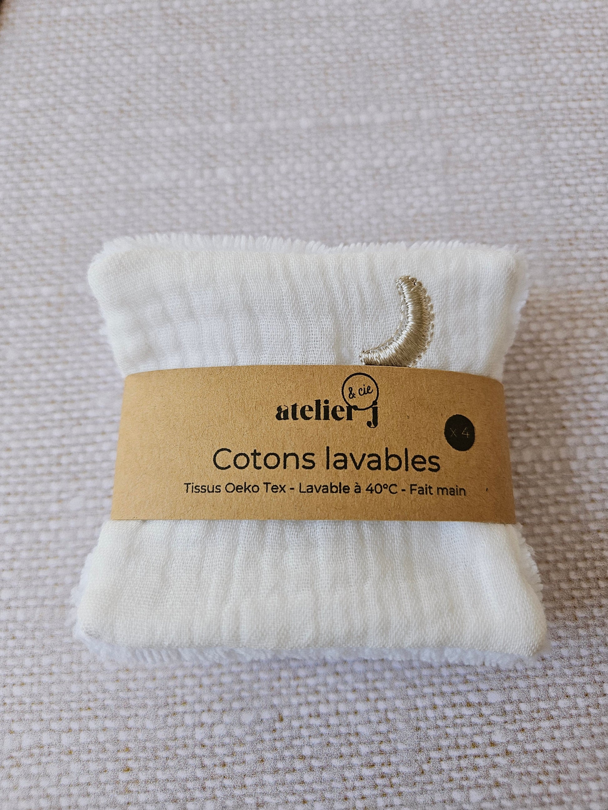 Coton démaquillant lavable fait main tissu double gaze blanc brodée lune étoiles – Atelier J