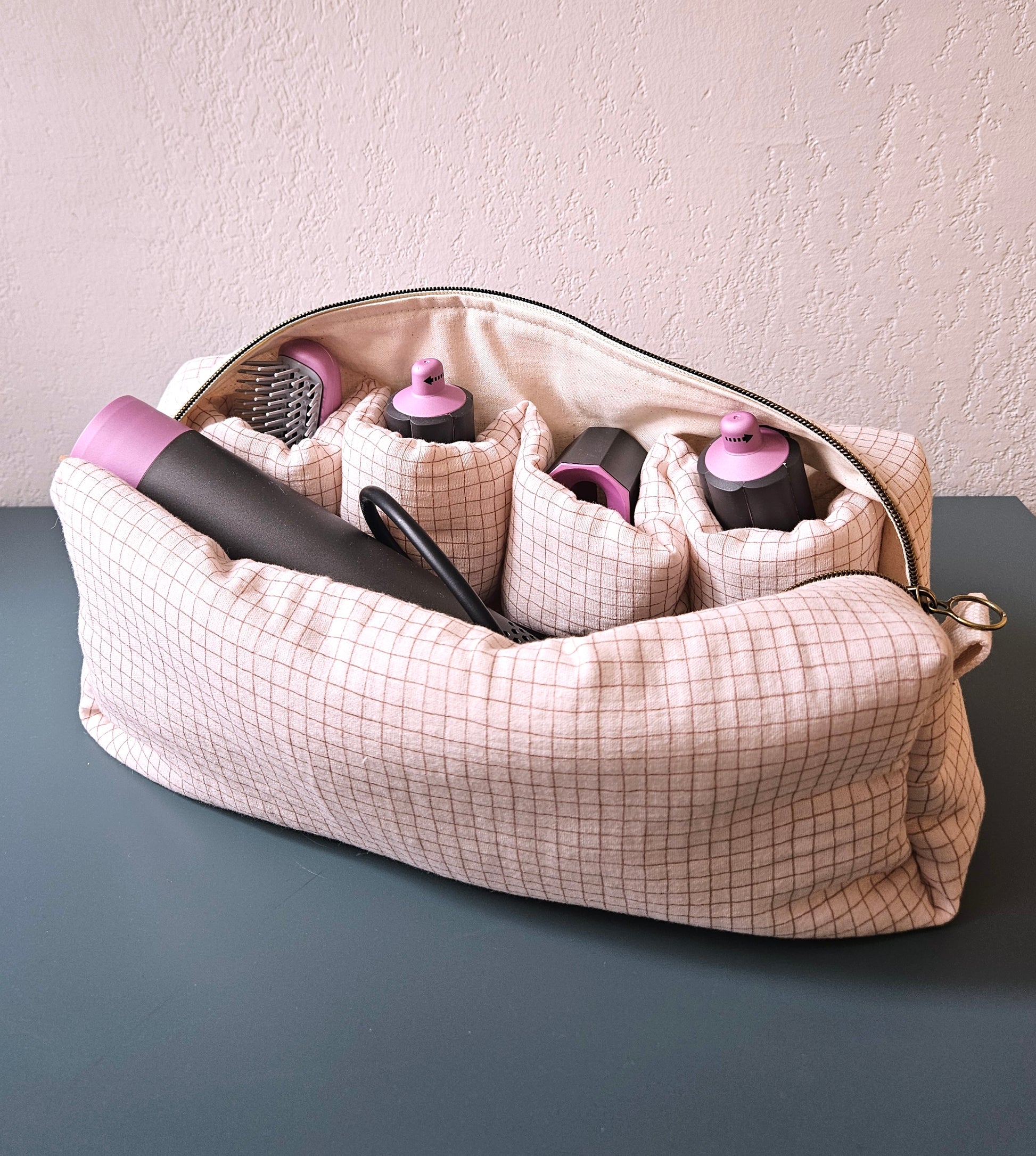 Pochette de rangement Dyson Airwrap fait main tissu double gaze à carreaux – Atelier J