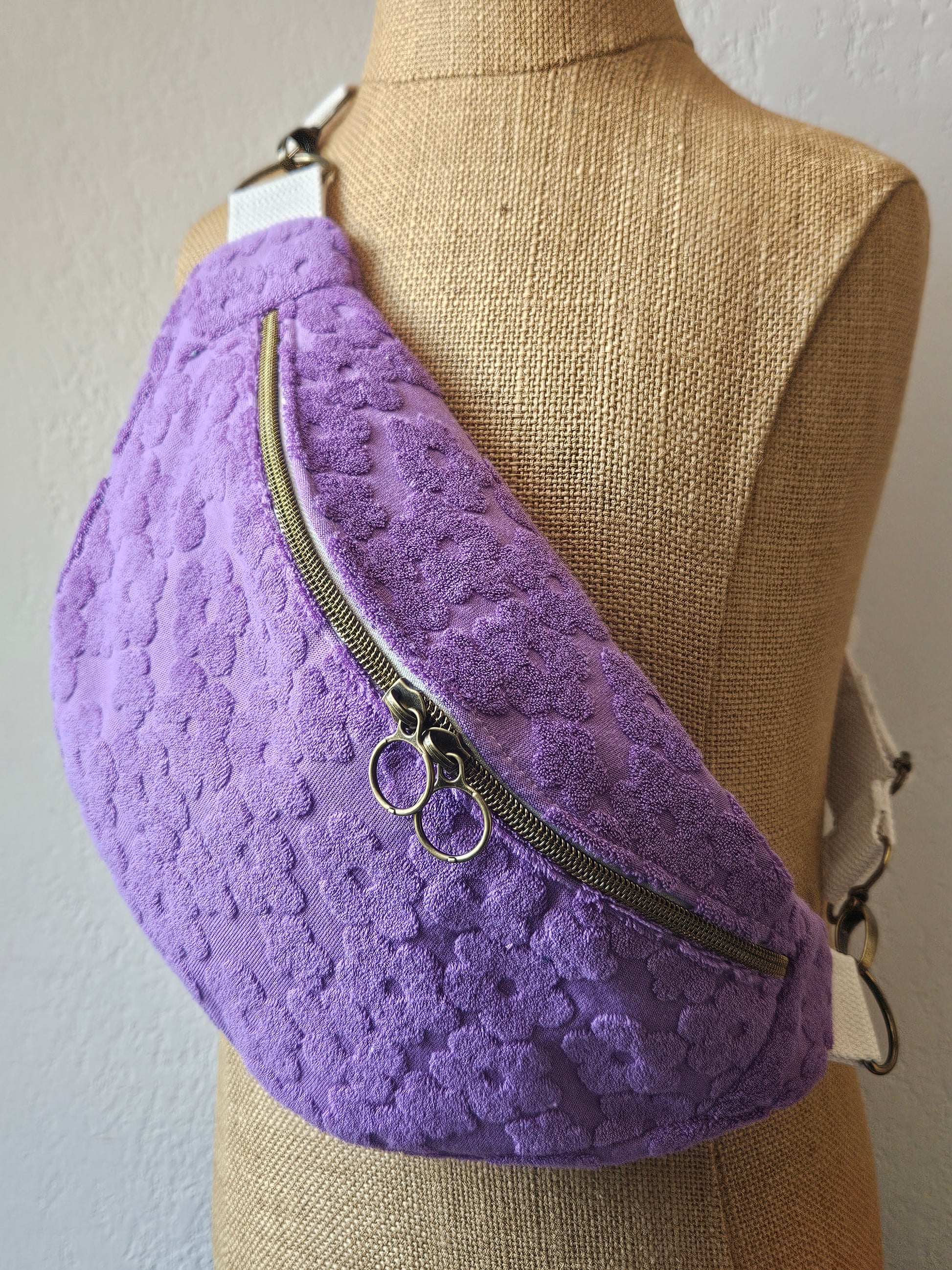 Sac banane fait main tissu éponge fleur violet