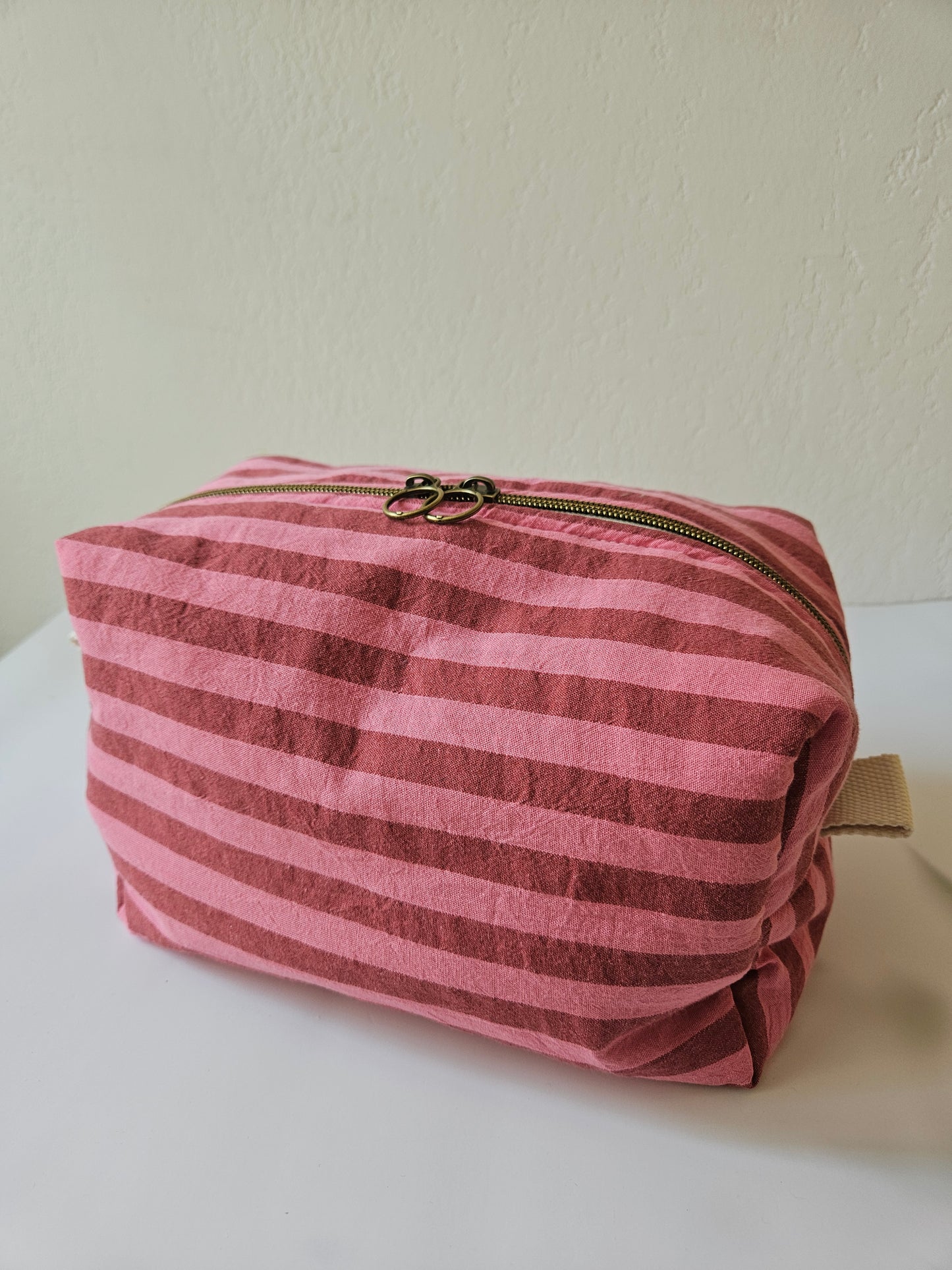 Trousse de toilette fait main tissu rayures roses framboise – Atelier J