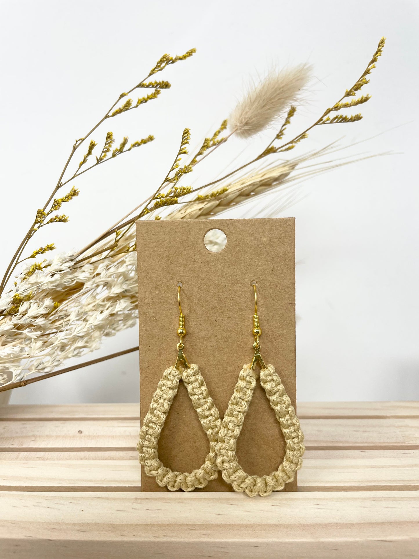 Boucles d’oreilles petites gouttes en macramé