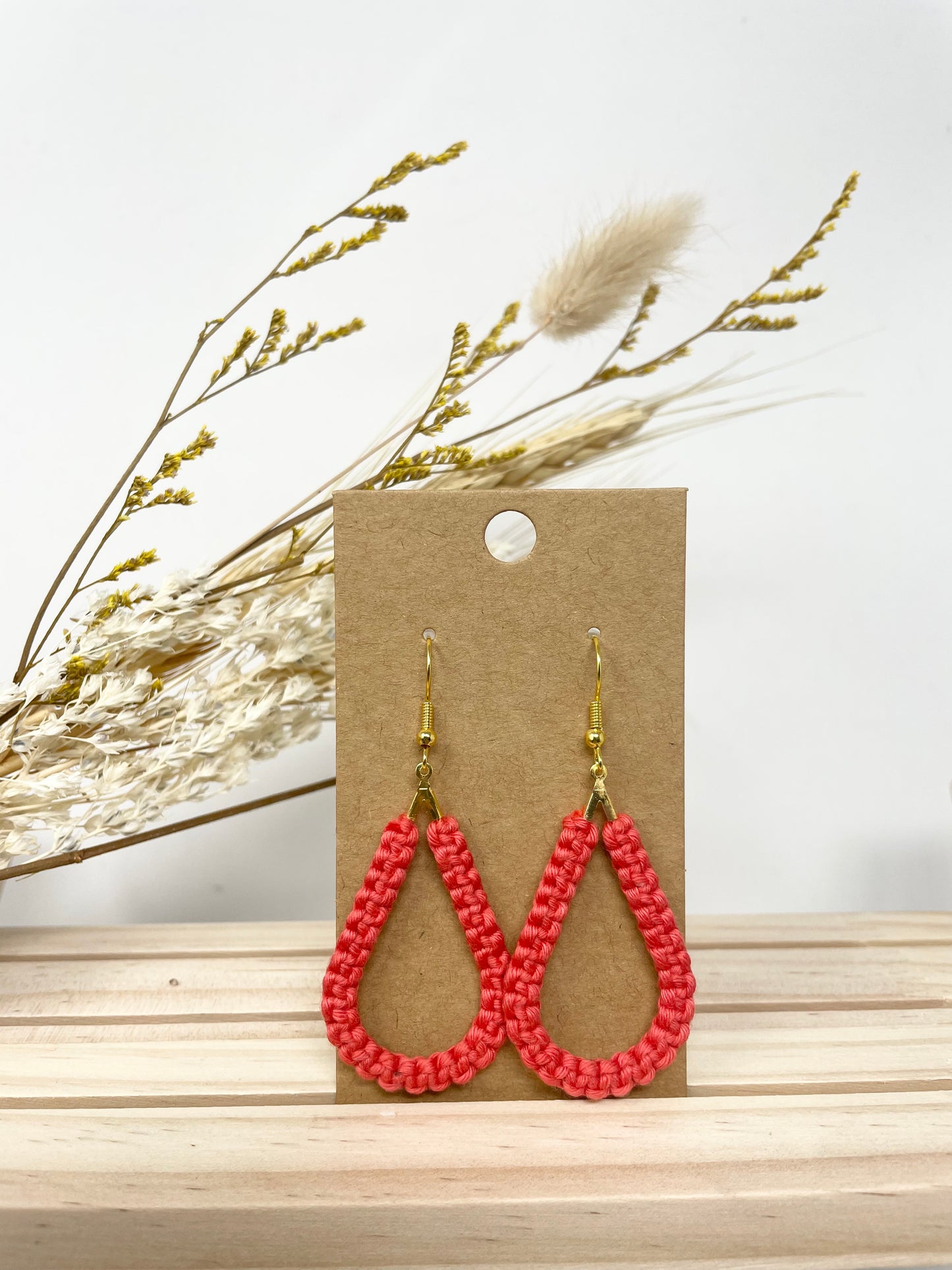 Boucles d’oreilles petites gouttes en macramé