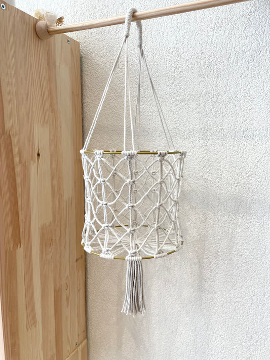 Panier haut suspendu en macramé