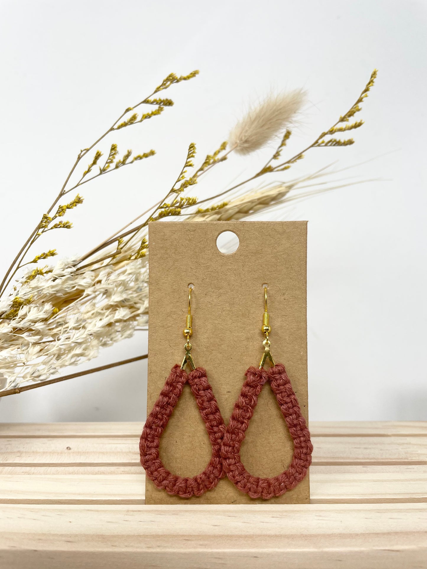 Boucles d’oreilles petites gouttes en macramé