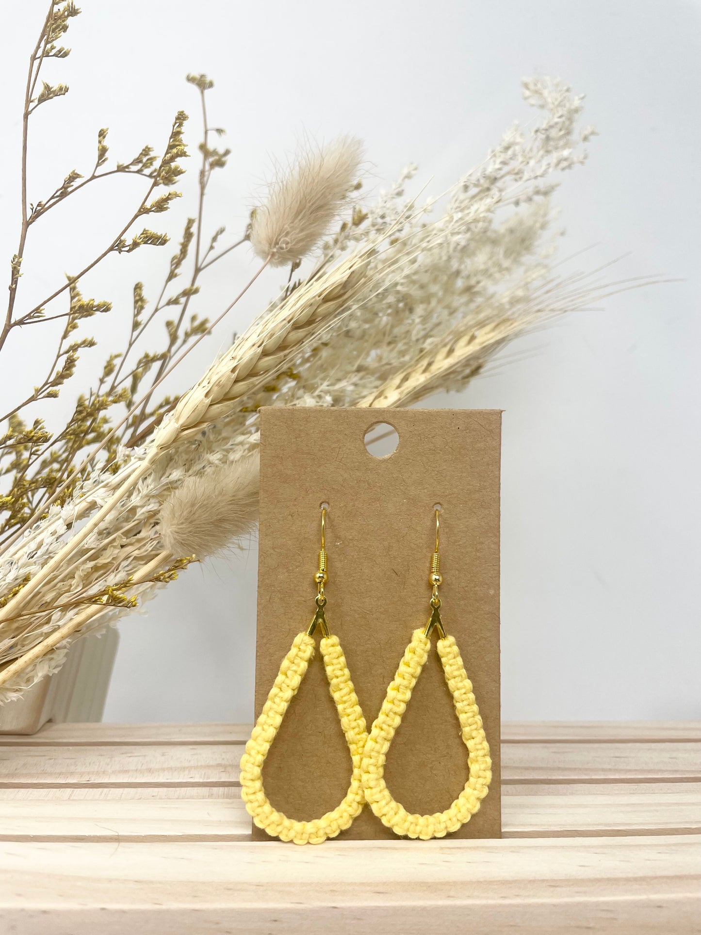 Boucles d’oreilles petites gouttes en macramé