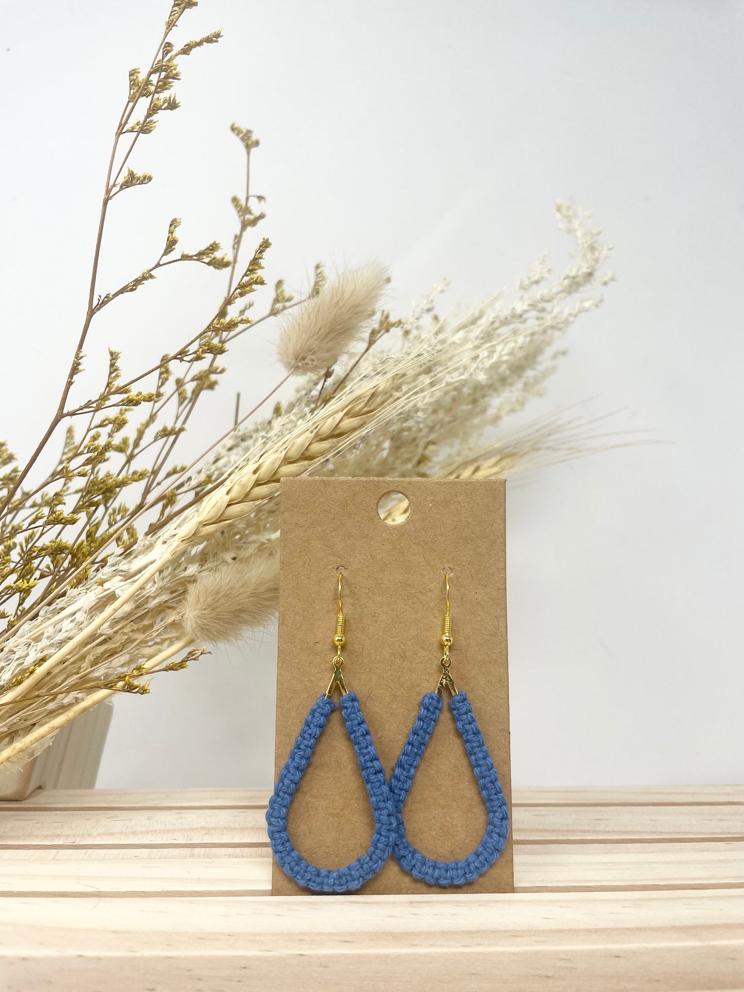 Boucles d’oreilles petites gouttes en macramé