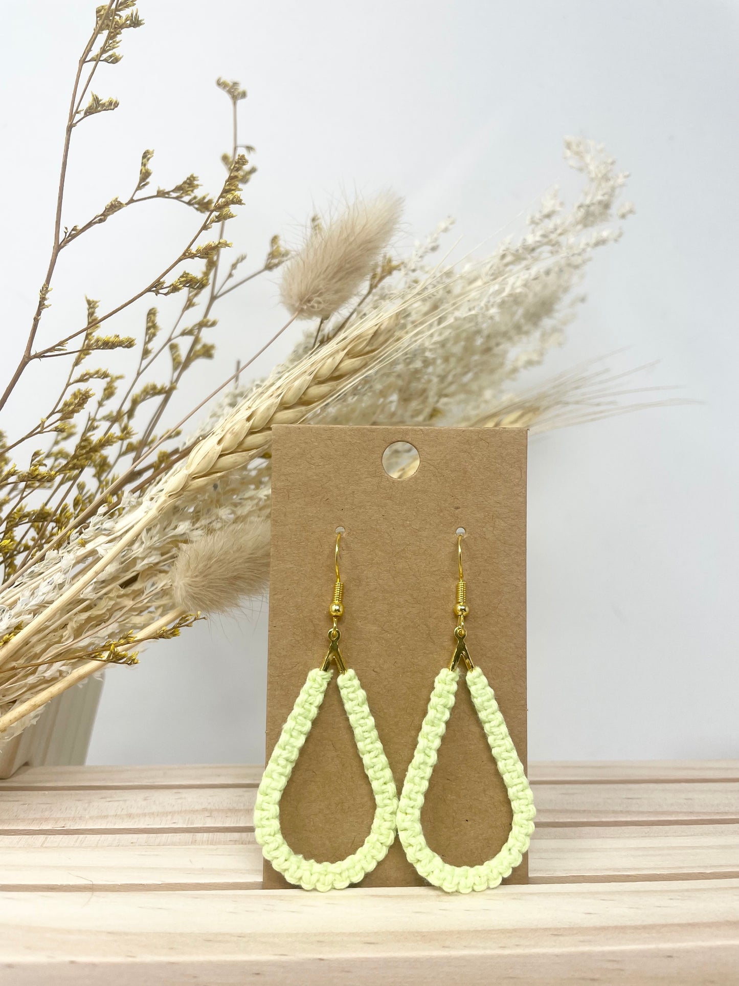 Boucles d’oreilles petites gouttes en macramé