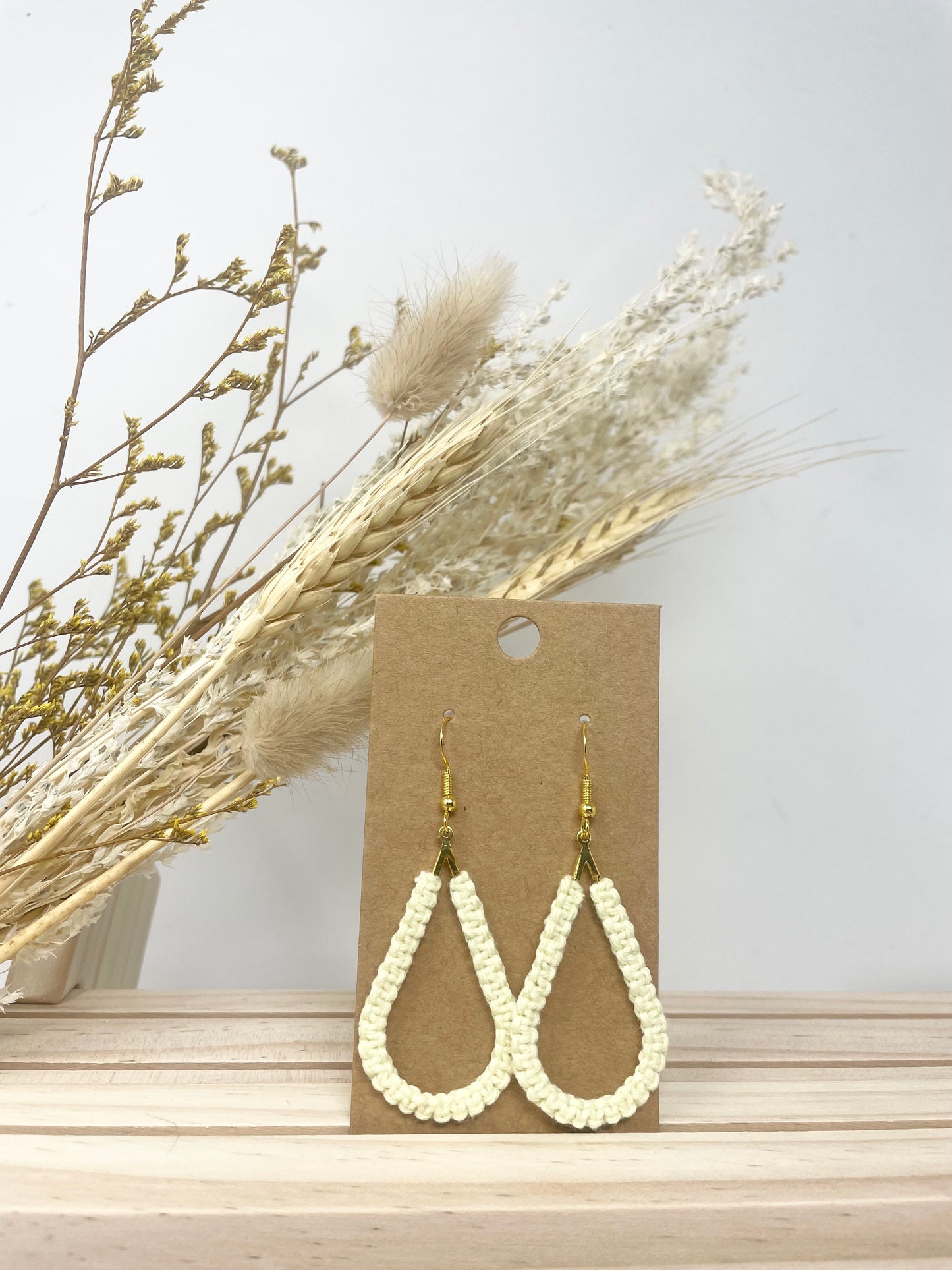 Boucles d’oreilles petites gouttes en macramé