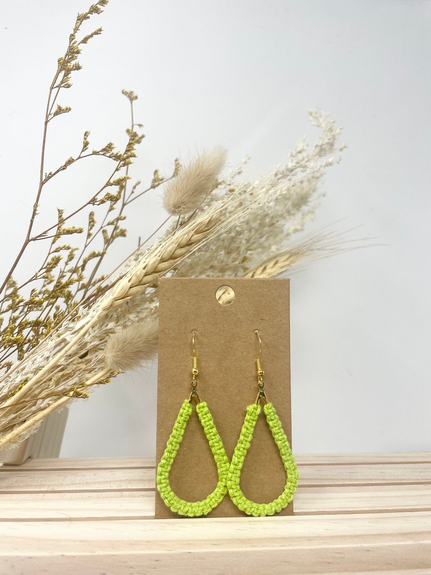 Boucles d’oreilles petites gouttes en macramé