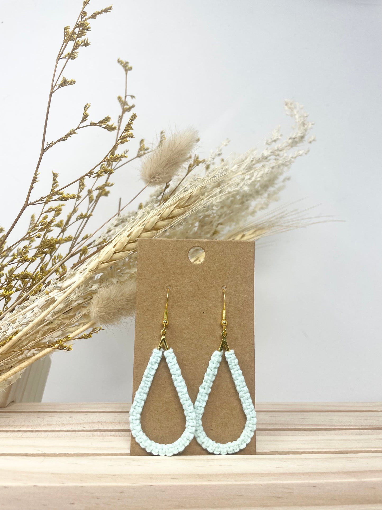 Boucles d’oreilles petites gouttes en macramé