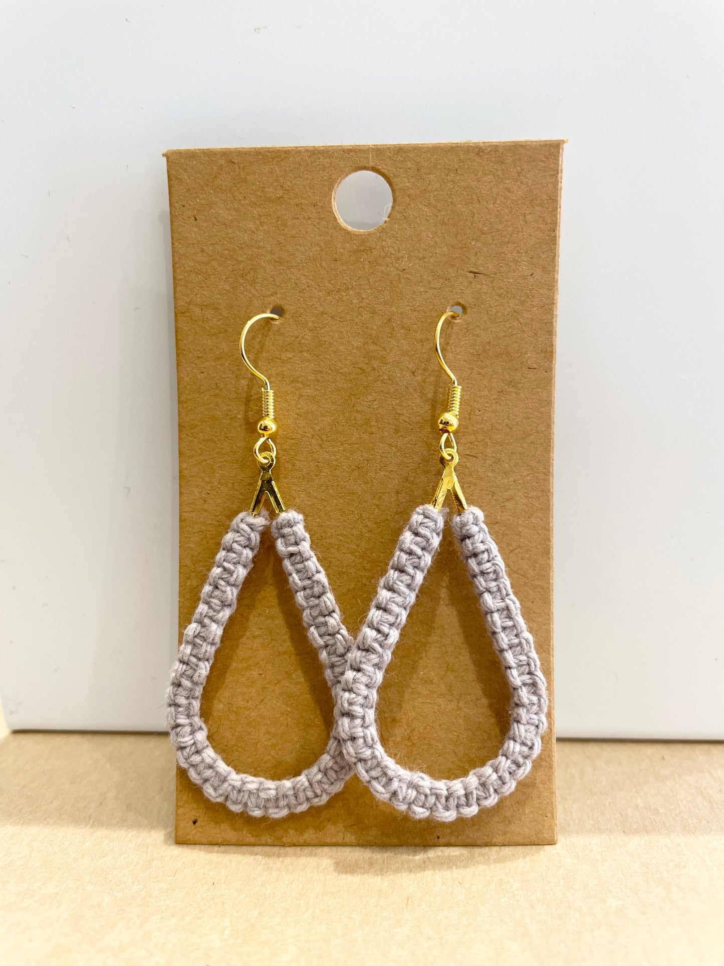 Boucles d’oreilles petites gouttes en macramé